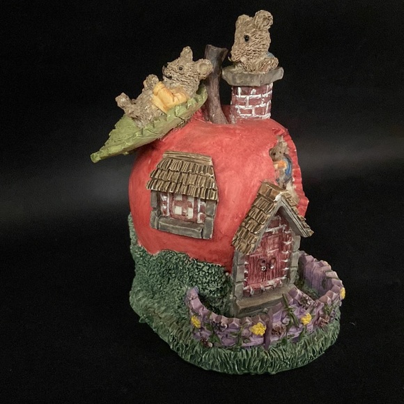 1994 Youngs Mouse Mice Red Apple House Chimney Picket Fence Purple Yellow Flower - Picture 2 of 13